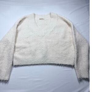Marine Layer Cream Fuzzy Eyelash Knit Cropped V-Neck Sweater - Small
